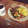 Benefit if you work at home is that you can make your own healthy lunch 😋🍴 #food #protein #eggs #vegetables #desem #grainbread #tea #delicious #lunch #simplebuttasty