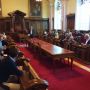 Belfast Parliament gevuld met ons