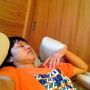 家にあっても意外とやらないマッサージ。今日は珍しく座ってみる。気持ちいいのんやな。剣道前のストレッチに最適。頭皮がこっておる。