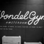 Het is een droom, en een ambitie, om met @vondelgym 365 dagen per jaar open te zijn. Op dit moment is eerste kerstdag de enige dag nog dat we dicht zijn. Dus we zijn er bijna. Trots te melden dat we 1 januari ook gewoon open zijn. Van 12u tot 17u op beide locaties. Aan de Overtoom alleen voor leden, vanwege de wachtlijst daar. Maar op onze nieuwe locatie is iedereen welkom. Gratis toegang voor vrienden, kennissen, gym toeristen en sporters die lid zijn van een gym die dicht is op deze eerste dag van het nieuwe jaar. Daar aan de Wibautstraat hebben we een leuk extra programma;

12:00 een nieuwjaarsrun. 5K met @coachjaybreidel 
13:00 een Crossfit training met o.m @jayjeremyinstagram 
14:00 kickboksen met @ironfitnessnl 
15:00 roeiwedstrijd met @coachjaybreidel @concept2inc 
Dus wees welkom. Haak aan, of kom gewoon lekker zelf trainen. Begin je nieuwe jaar goed!