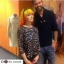 Dit is @the_loenatik Prachtvrouw. Maar geboren in het lichaam van een jongen. Loena is één van de helden uit #hijiseenzij De schitterende @kro.ncrv serie over transgenders die je vanavond weer kunt zien op @npo_3 Het was een serie die ik na twee seizoenen wel mee had willen nemen naar @net5nl toen ik de Publieke Omroep verliet, omdat hij zo ontzettend over deze tijd gaat. Over mannelijkheid en vrouwelijkheid. Over durven zijn wie je echt bent, over vooroordelen en overwinningen. Over liefde ook.
Zover is het niet gekomen, de serie bleef bij de KRO. Er is een nieuw seizoen gemaakt. En mijn opvolger @jankooijmagram doet het fantastisch. Een aanrader dus. Vanavond om 21:25u op @npo_3 #hijiseenzij