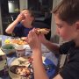 T. En K. En pannenkoeken. 