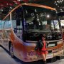 【東京モーターショー2015】デカいバスやらトラックが所狭しと停車している日野ブース
