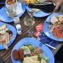 Bij Simonis. 
