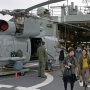 【FleetWeek 横須賀艦艇公開】後部デッキには艦載機である哨戒ヘリ SH-2を展示