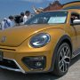 【LEVOLANT CARS MEET 2016】ザ・ビートルは500台限定での日本市場投入が発表されたクロスオーバー仕様の「ザ・ビートル・デューン」が展示されました これカッコいいな 