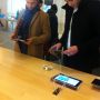 Dus wij zijn te vroeg voor een concert van John Newman en doden de tijd in de Apple Store. Hij ook.