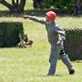 【武山駐屯地 東部方面混成団創立6周年記念行事】今回の訓練展示、敵側の大将がこのお方 どことなくかの国の将軍様に似ているｗ しかし陣地からのこのこ原っぱに出てくる親玉がどこの世界にいるんだよｗｗｗｗｗ 