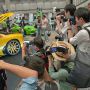 【S.I.Sインポートカーショー2015】この手のイベントお決まりのお姉ちゃんを取り囲むキモオタの図 まじいい加減にしろ邪魔くせーんだよカス！ m9(ﾟдﾟ)っ