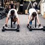 Bij Strength & Conditioning werken we alle energie systemen af. Explosiviteit, maximale kracht en spieruithoudingsvermogen worden allemaal in 1 les getraind. Hierbij word er gefocust om je juist daar te verbeteren waar je misschien minder goed in bent.
Dinsdag: Dynamic upper body, Strength work lower body, accessory work, endgame
Donderdag: Dynamic lower body, strength work upper body, accessory work, endgame
Om de intensiteit te verhogen worden de endgames altijd in teamverband gedaan.
Zien we jou binnenkort bij de Strength & Conditioning lessen? 📷 @annemariedekkerphotography
#strengthandconditioning