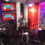 Ondanks alles hebben we wel mooi the man @VanVelzenMusic in de #ekstraweeekend studio! #3fm