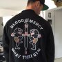 Mijn vrienden van @yellowclaw maken het mij met dit cadeau wel heel moeilijk om niet met een jas de deur uit te gaan op deze tropische dag. Als ik hem toch thuis laat, beloof ik dat ik hem vannacht naast m'n bed leg onder een lampje, zoals ik dat vroeger deed met nieuwe voetbalschoenen. Dank, dank, dank, jongens!