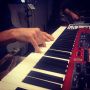Ja, @ruben_hein gaat zo lekker los op de piano! Met band natuurlijk! 