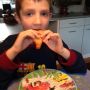 T. En een croissant. 