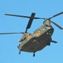 【習志野駐屯地 降下訓練始め】訓練開始直前、 CH-47J チヌークさんが飛来！