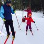 Familie in de sneeuw. 