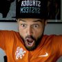 Jááááááááááhhhh, het is zover. Eindelijk een nieuw seizoen van #hijiseenzij op je teevee. Nu op @npo_3 ! Vlug, schakelen maar! #transgenders