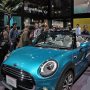 【東京モーターショー2015】人でいっぱいのBMWブース内のMINIゾーン