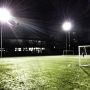 Vrijdagavond. 3 graden. Voetballen. Met korte broek. Dus. 