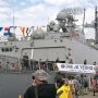 【FleetWeek 横須賀艦艇公開】ではでは2隻目制覇へデジョヨン号へ上陸 なお入り口が登り降り兼用になってたのでプチ渋滞を引き起こしてた ちょっとは考えてくれよ...