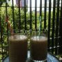 Working in the sun with a fruity juice #businessbabes #sun #friends #working #terrace #runbuddies #healthy #fruit #juice #citylife #chill