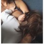 Zoveel indrukken de afgelopen zeven maanden. Maar dit beeld blijf ik elke dag weer bijzonder vinden. Zo mooi. Natuurlijk en liefdevol. 
#normalizebreastfeeding
