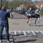 @klaasboom over zijn marathon-ervaringen! "Dat stuk tussen de 35 kilometer en het allerlaatste stukje marathon is gruwelijk." Link in bio. #marathon #hardloper #42km