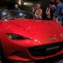 【東京モーターショー2015】ロードスター周辺にも絶えず人だかりが出来てた やはり注目度は高い