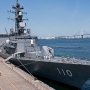 【横浜開港祭 護衛艦たかなみ一般公開】午後になって桟橋側が順光ポジションになりました 天気も快晴になってたかなみさんの船体が海に映える～ これが見たかったんだよ！ 