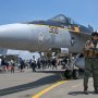 【厚木基地日米親善春まつり2016】この日だけでパイロットさんは何回お客さんとの撮影に応じてくれたんでしょうか ∠(｀・ω・´)ｵﾂｶﾚｻﾏﾃﾞｽ 