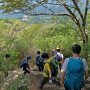 【筑波山】遥か遠くにロープウェーの駅が見える 先は長い...ｗ 