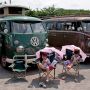 【オートジャンボリー2014】どうやらこのVWのバンはこのファミリーのクルマらしいな... い、いや何でもないです...ｗ