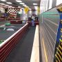 En voor papa's die zich vervelen is er in de mall een 'rent an r/c car' met circuit.