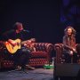 Flapuit Kovacs vertelt over echt zijn en over de gitarist die haar 'voormalig ex' is #livescope