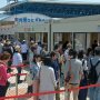 【ひたち海浜公園2017】チケット売り場 まずはここの行列に並んで更に入場待機列に並ぶとかもうね(ry 