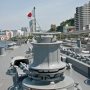 【横須賀YYのりものフェスタ2017】艦首はやはり立入禁止の区画 いつの間にか遠くに見えるダイエーがイオンに変わってたｗ
