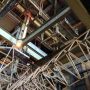 Strandbeest en fabriek. 