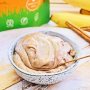 🍌🍊🌱 Een eiwitrijk gezonder ijsje om mee af te koelen. Klinkt goed toch? Het maken van dit eiwitrijk ijs is makkelijk en kost niet veel tijd.

Lees hieronder snel het uitgebreide recept.

Ingrediënten

2 schepjes Fit Green Protein vanille
2 bevroren bananen
100 ml kokosmelk
2 tl agave siroop (optioneel)

Bereidingswijze

1. Mix bovenstaande ingrediënten in een keukenmachine / blender op hoge snelheid voor ongeveer 2 minuten.

2. Zorg ervoor dat de ingrediënten goed met elkaar gemixt zijn.

3. Giet het mengsel in een Tupperware bak en plaats vervolgens voor minimaal 3 uur in de vriezer.

5. TIP: haal het ijs uit de vriezer en schep pas na 15 minuten een bolletje ijs uit de bak. Op deze manier is het ijs wat zachter geworden en gaat dit veel makkelijker.

6. Maak eventueel af met wat kokosrasp.

Voedingswaarde

Energie - Kcal: 598
Vetten: 9,9g
Koolhydraten: 83,5g
Vezels: 7,1g
Eiwitten: 45,8g