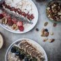 De Turkish bowl (de bovenste) is nu ook beschikbaar voor vegans!
We hebben sinds kort namelijk ook heerlijke kokosyoghurt. Vraag ernaar bij de balie. 📷 @foodfotograafamsterdam