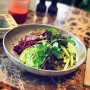 Japanese bowl bij nieuwe Bertmans op het Schouwburgplein. Wat is het hier mooi geworden, all Southern California style en zo veel groen. Gefeliciteerd Niels en Nelleke!
