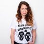 Vandaag lanceert @bontvoordieren deze te gekke t-shirts ontworpen door de fantastische @baskosters Waarom? Omdat er nog elk jaar miljoenen Nertsen worden vergast in Nederland! Wat??? Helaas is Nederland is 1 van de grootste bont exploitanten van de wereld. Ik vind het gênant! Daarom steun ik al jaren #bontvoordieren Spreek je ook uit tegen dit onnodige dierenleed en koop zo een biologisch Fairtrade shirt. De hele opbrengst gaat naar bont voor dieren, zodat zij namens ons kunnen blijven strijden tegen die dood enge bont industrie!