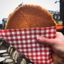 Een wit broodje kan bij de ene AH €0,30 kosten en bij de andere €1,20, maar reuze stroopwafels kosten altijd overal €1,50. Deze is van de markt, net voor de Van Zanten, zoals de oplettende kijker waarschijnlijk al zag. Morgen (dinsdag) is het weer markt, ik dacht, ik zeg het maar even. 
#stroopwafel #demarkt #demart #debuikvanrotterdam #foodtips