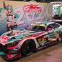 【ワンダーフェスティバル2020冬】続いてはワンホビ31ブース内に展示されているグッドスマイルレーシングの車両群を押さえる！ まずは今シーズンの参戦車両