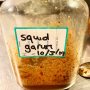 Vissaus, miso, oestersaus, de grondleggers van umami komen uit het heel verre oosten. Uiteraard, miso was ooit de basis van MSG en daarmee van de vijfde smaak umami. Maar daar wisten de oude Romeinen alles van. Hun garum gaf extra kick aan al wat op hun bord kwam of in hun amphora zat, van azijn tot olie en van mosselen tot varken. Flash forward naar 2019, fermenteren wint aan populariteit, van kombucha tot kimchi en van miso tot ... garum. Vis, varken, eiwit, kip of inktvis, alles kan gefermenteerd worden en mits goed gedaan, alles kan van een enorme hoek aan smaak voorzien worden. Je zult deze sauzen, die ook nog eens heel duurzaam zijn, steeds vaker tegen komen, dus houd je ogen open, ook in Rotterdam. Meer kan ik nu helaas niet zeggen.
#garum #miso #fermentatie #vissaus #umami #debuikvanrotterdam #entrepot