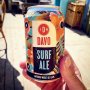 Everything in a can ofwel alles in blik is hip. Over vis hebben we het volop gehad (terug scrollen of mijn 2019 food trends op de Buik lezen), maar bier nog niet. Bier in blik is duurzaam (weegt minder, past beter, blijft langer goed, goed te recyclen) en smaakt zoals het bedoeld is (geen licht erbij), maar de hipheid zit m natuurlijk in de blikjes zelf: hoe mooi kan je die beschilderen. Zoals deze Hawaï-eske van Davo uit Deventer, je bent al blij voor je geproefd hebt, maar ook erna. Fris, licht, blond, net als de meeste surf dudes bij Pele waar je dit bier kan drinken in een al even Hawaï-eske setting. Lekker duurzaam doen, begrijp je...? #bierinblik #yeswecan #davobier #debuikvanrotterdam #foodtrend