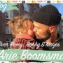 Toen @mommyproof.tv op bezoek kwam om met mij te praten over het vaderschap was ik het eerste half uur nog bezig speelgoed op te ruimen, en het tweede half uur @romyboomsma & de kinderen te helpen de deur uit te komen. In de overige minuten verstoorde één van onze katten voortdurend de opnamen, maar hebben we het onder meer over de rolverdeling thuis, het verschil tussen één en twee kinderen hebben, en de nobele kunst van het luiers verschonen. Jawel, al deze dingen en meer te zien via de link in mijn stories. Of via @mommyproof.tv