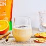 We kunnen weer heerlijk gaan genieten van het voorjaar.
Deze gezonde smoothie van @orangefit.nl is ontzettend voedzaam, lekker zoet en eenvoudig te maken.
Ingrediënten
* 50 gram havermout
* 1 sinaasappel
* 1/2 banaan
* 2 tl chiazaad
* 1/2 tl gemberpoeder
* 1/2 tl kaneel
* 1/2 schep Fit Green Protein vanille
* 200 ml amandelmelk

Bereidingswijze 1. Schil de sinaasappel en banaan. 
2. Voeg het fruit samen met de rest van de ingrediënten toe aan de blender. 
3. MIX! 
4. Vind je de smoothie te dik? Voeg wat extra amandelmelk of water toe. Enjoy! 🍊😍 Voedingswaarde
* Energie - Kcal: 430
* Vetten: 8,1g
* Koolhydraten: 51,2g
* Vezels: 8,2g
* Eiwitten: 35,5g