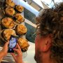 “Handjes in het deeg!”
“Maar dit zijn iPhone handjes, bakkertje Edwin...” #brood #daarzitwatin #desemenzo