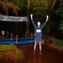 “Ergens in november begon er bij mijn rechterknie iets te zeuren. Daar liep ik eerst in volle ontkenning doorheen, maar wat eerst een zacht zeurderig stemmetje was, werd tijdens een duurloop-tegen-beter-weten-in een harde schreeuw: kappen met rennen! Ik moest de tram terug naar huis nemen en ik stelde voor mezelf vast dat het nu officieel was: geblesseerd. Best leerzaam zo’n overbelastingsblessure, maar herstellen, hoe doe je dat?” Nieuw blog van @klaasboom! Link in bio.🏃‍♂️🤔
