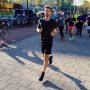 Stel, je gaat in het najaar een halve marathon lopen (of zelfs een hele?). En stel, je vindt het saai om in je eentje die lange duurlopen te doen - of zelfs intimiderend - dan hebben wij een oplossing voor je. Loop lekker met een groepje lotgenoten! Coach Jermain neemt je mee vanuit West en coach Niels vanuit Oost. Zo zijn ze! Check het rooster voor de tijden en schroom niet om even te mailen of live te vragen naar D afstand die op het programma staat. @niels.running @coachjaybreidel -
📸: @david.stegenga